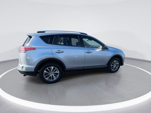 Used 2018 Toyota RAV4 XLE image 8