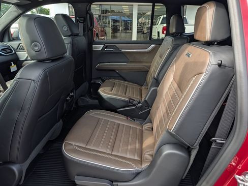 New 2026 GMC Acadia Denali Ultimate w/ LPO, Floor Liner Package AWD/4WD image 26