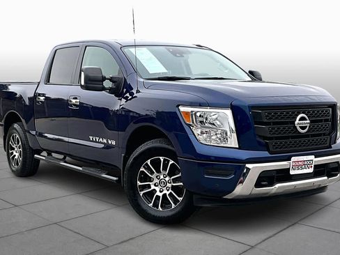 Used 2020 Nissan Titan SV w/ SV Convenience Package image 2