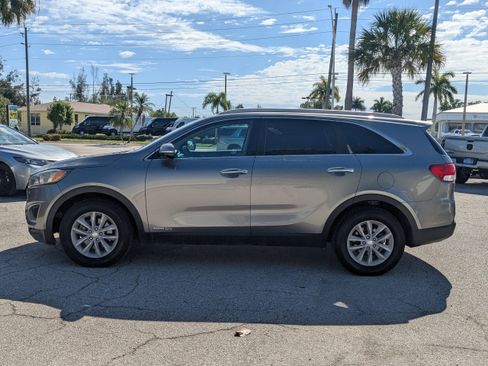 Used 2017 Kia Sorento LX AWD/4WD image 7