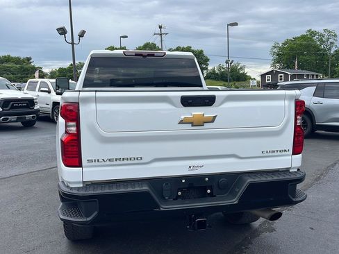 Used 2022 Chevrolet Silverado 2500 Custom w/ Custom Value Package AWD/4WD image 4