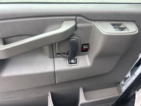 Used 2017 Chevrolet Express 2500 RWD image 11