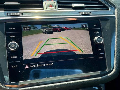 Used 2022 Volkswagen Tiguan SE R-Line image 30