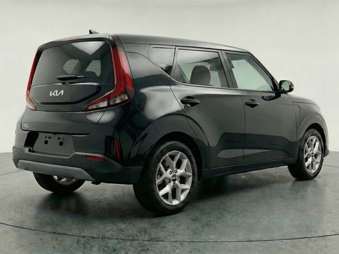 Used 2025 Kia Soul LX w/ LX Technology Package FWD image 9