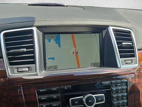 Used 2015 Mercedes-Benz GL 550 4MATIC image 13