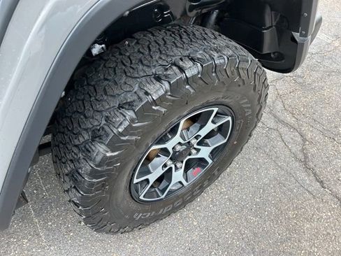 Used 2018 Jeep Wrangler Unlimited Rubicon w/ Uconnect 4C Nav & Sound Group AWD/4WD image 19