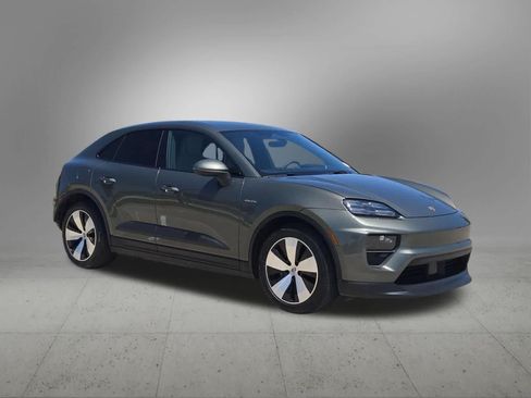 Used 2025 Porsche Macan 4 Electric AWD/4WD image 8
