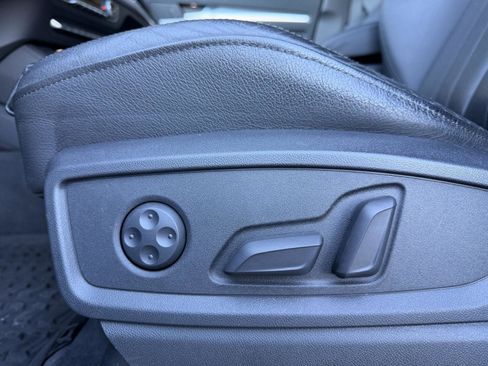 Used 2020 Audi Q5 2.0T Titanium Premium Plus w/ Premium Plus Package image 19