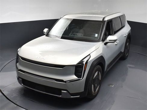 Certified 2024 Kia EV9 Light Long Range image 43