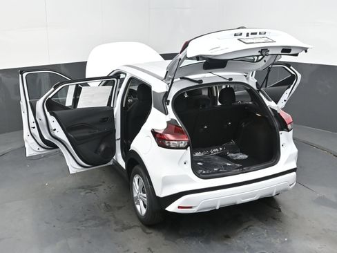 Certified 2025 Nissan Kicks Play S image 43