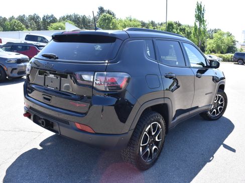 Used 2025 Jeep Compass Trailhawk w/ Trailhawk Elite Group AWD/4WD image 9