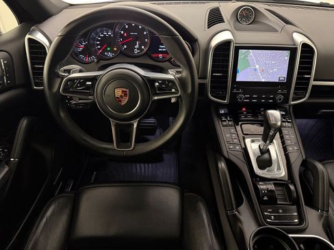 Used 2018 Porsche Cayenne Platinum Edition AWD/4WD image 28