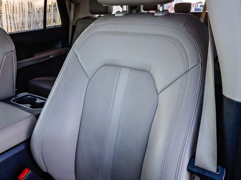Used 2023 Ford Expedition Limited image 27
