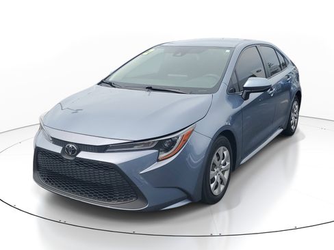 Used 2022 Toyota Corolla LE FWD image 3