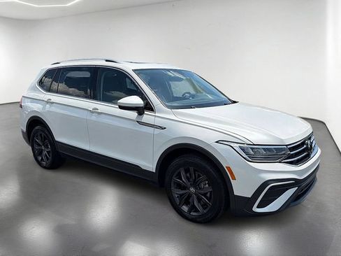 Used 2023 Volkswagen Tiguan SE AWD/4WD image 3