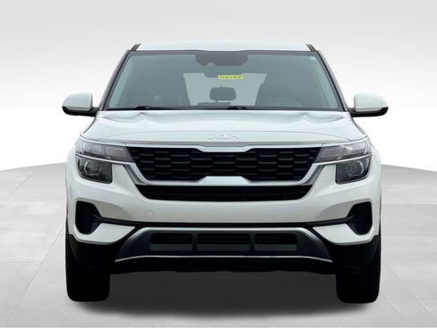 Used 2023 Kia Seltos LX AWD/4WD image 2