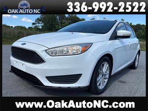 Used 2017 Ford Focus SE FWD image 1