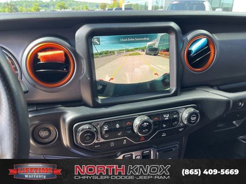 Used 2023 Jeep Gladiator Mojave w/ Cold Weather Group AWD/4WD image 10