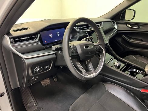 Used 2023 Jeep Grand Cherokee L Laredo AWD/4WD image 17
