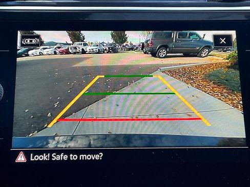 Used 2022 Volkswagen Tiguan SE image 13