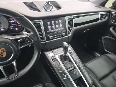 Used 2018 Porsche Macan S image 20
