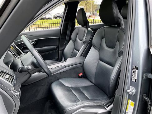 Used 2020 Volvo XC90 T6 Momentum w/ Protection Package image 8