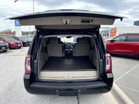 Used 2018 GMC Yukon SLT w/ Premium Edition AWD/4WD image 9