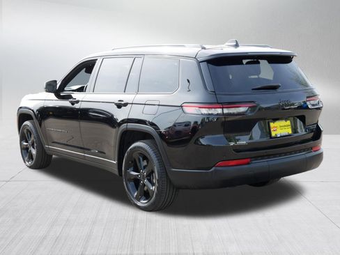 Used 2025 Jeep Grand Cherokee L Limited w/ Black Appearance Package AWD/4WD image 5