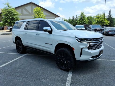 Used 2023 Chevrolet Suburban Premier w/ Premium Package 2 AWD/4WD image 3