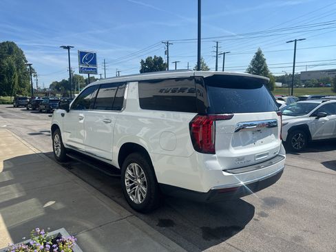 Used 2023 GMC Yukon XL SLT w/ SLT Luxury Package AWD/4WD image 5