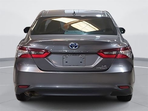 Used 2022 Toyota Camry LE image 6