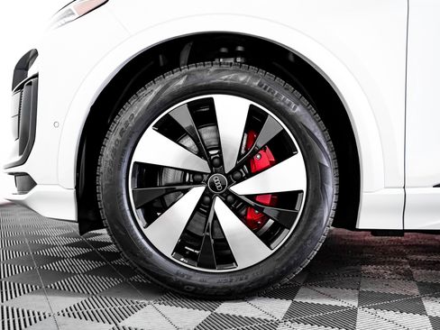 New 2025 Audi SQ6 e-tron Premium Plus image 6