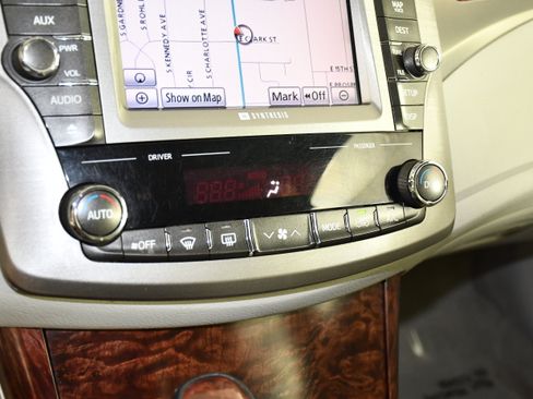 Used 2012 Toyota Avalon Limited FWD image 28