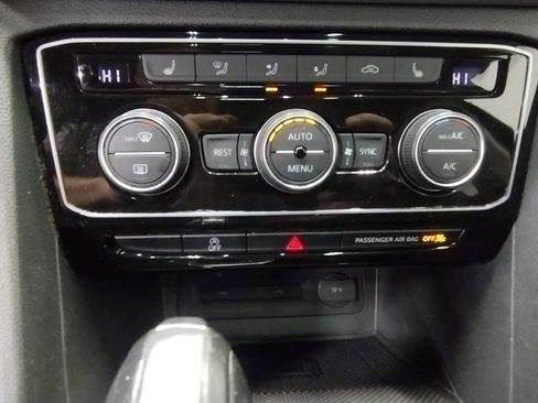 Used 2022 Volkswagen Atlas SE image 36