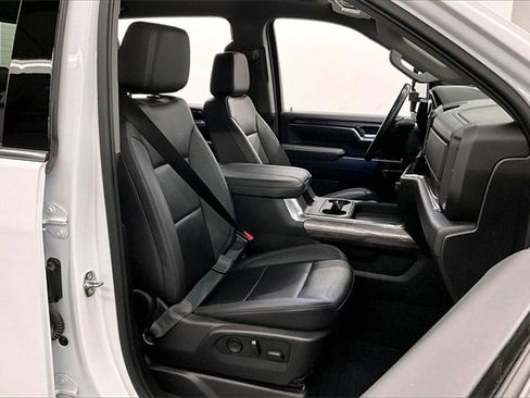 Used 2024 Chevrolet Silverado 2500 LTZ w/ LTZ Convenience Package image 7