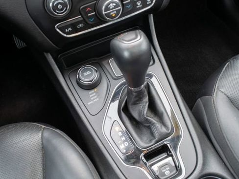 Used 2019 Jeep Cherokee Limited image 35