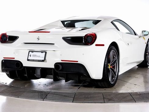 Used 2019 Ferrari 488 Spider image 9