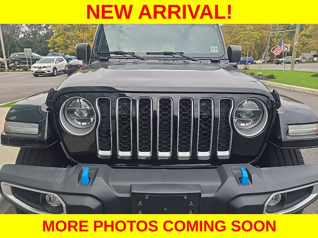 Used 2022 Jeep Wrangler Unlimited Sahara w/ Cold Weather Group AWD/4WD image 17
