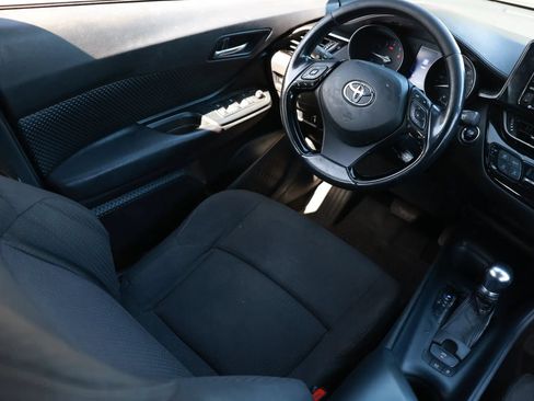 Used 2018 Toyota C-HR XLE FWD image 11