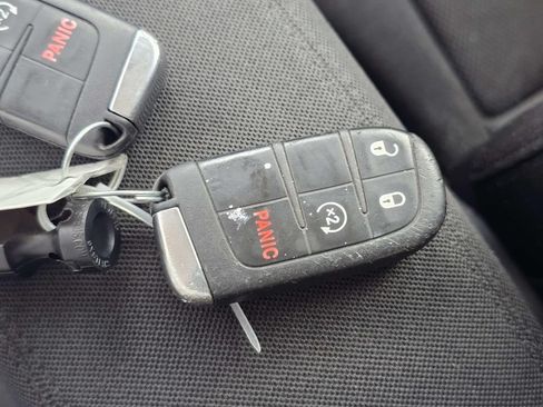 Used 2017 Jeep Renegade Latitude FWD image 37