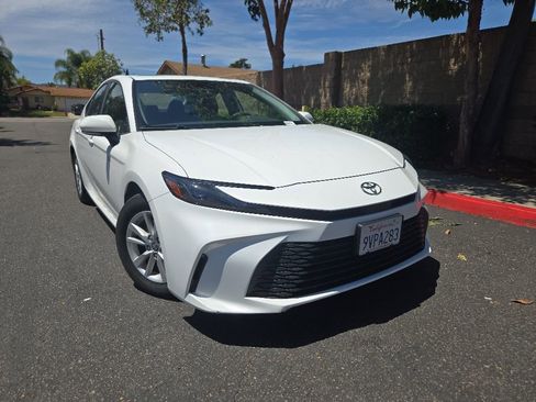 Used 2025 Toyota Camry LE w/ Convenience Package FWD image 2