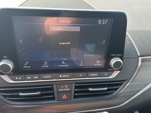Used 2024 Nissan Altima 2.5 SV FWD image 13