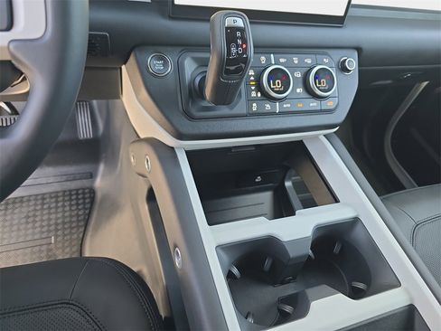 New 2025 Land Rover Defender 110 X-Dynamic SE image 25