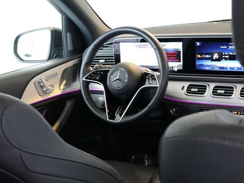 Used 2025 Mercedes-Benz GLS 450 4MATIC image 42