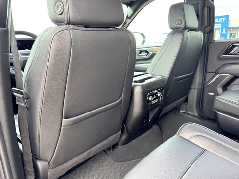 Used 2025 GMC Yukon XL Denali image 21