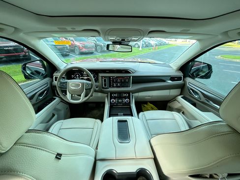 Used 2023 GMC Yukon XL Denali image 18