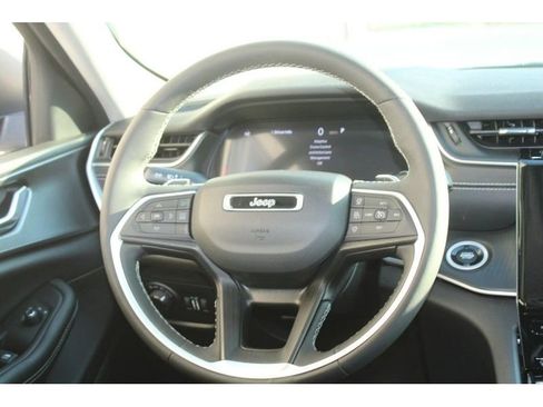 Used 2023 Jeep Grand Cherokee Laredo w/ Luxury Tech Group I image 16