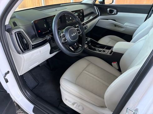 Used 2025 Kia Sorento S FWD image 2