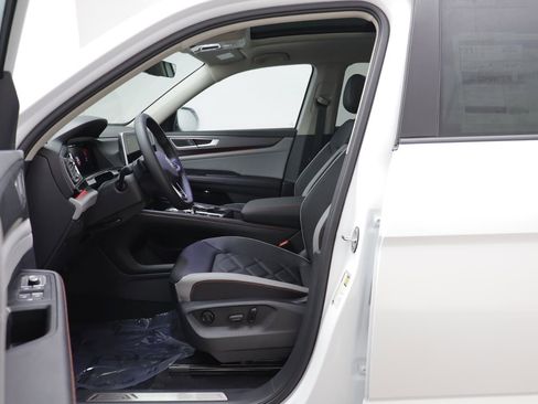 New 2026 Volkswagen Atlas Peak Edition image 5