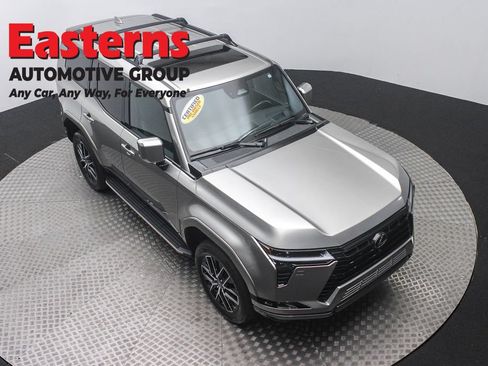 Used 2024 Lexus GX 550 w/ Cold Area Package AWD/4WD image 3